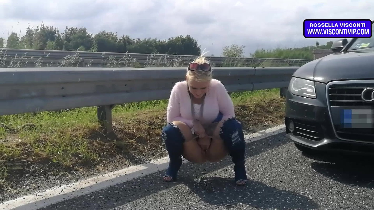 80Rossella Visconti Public Pissing Vol 3