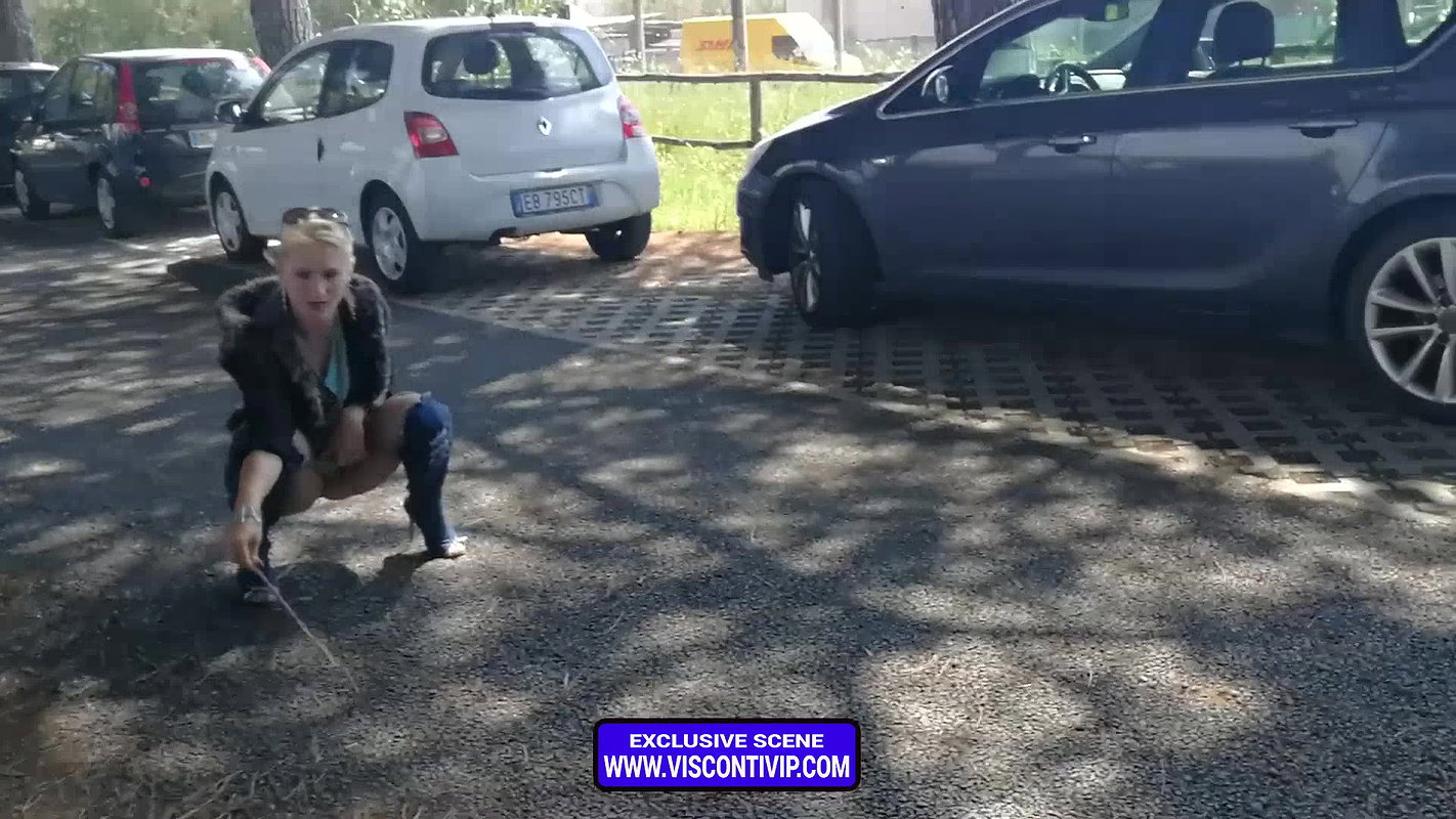 80Rossella Visconti Public Pissing Vol 3
