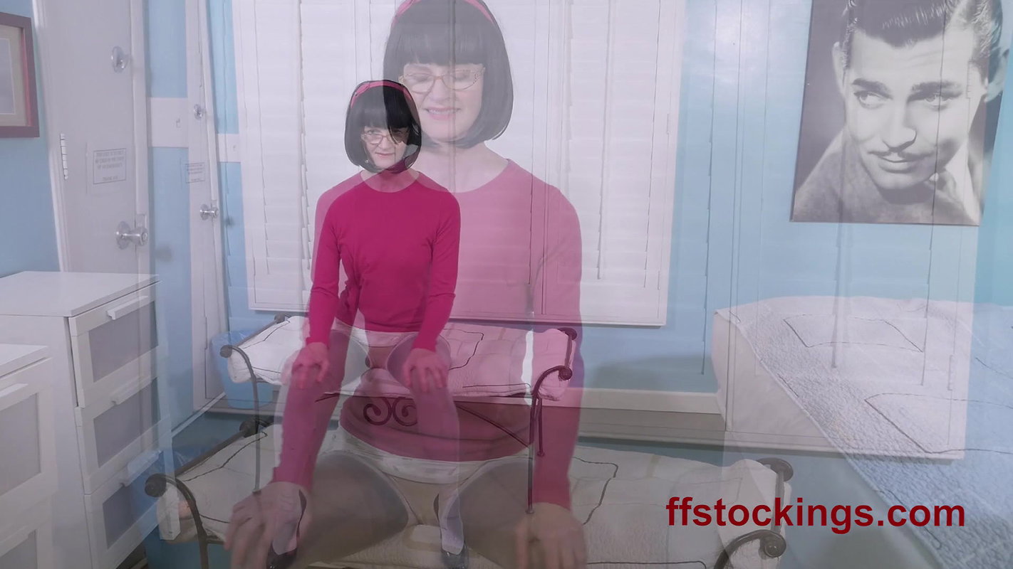 75Teacher Julia Pee confessions in layered nylons