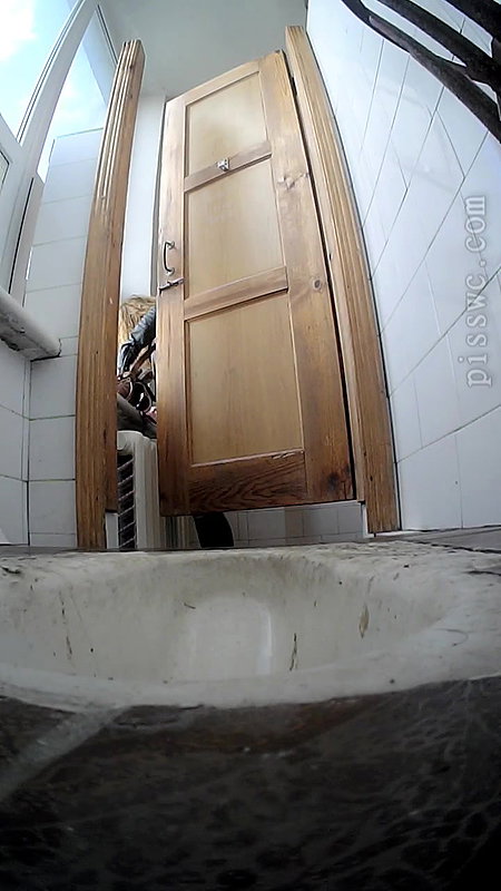 72swc 198pissing