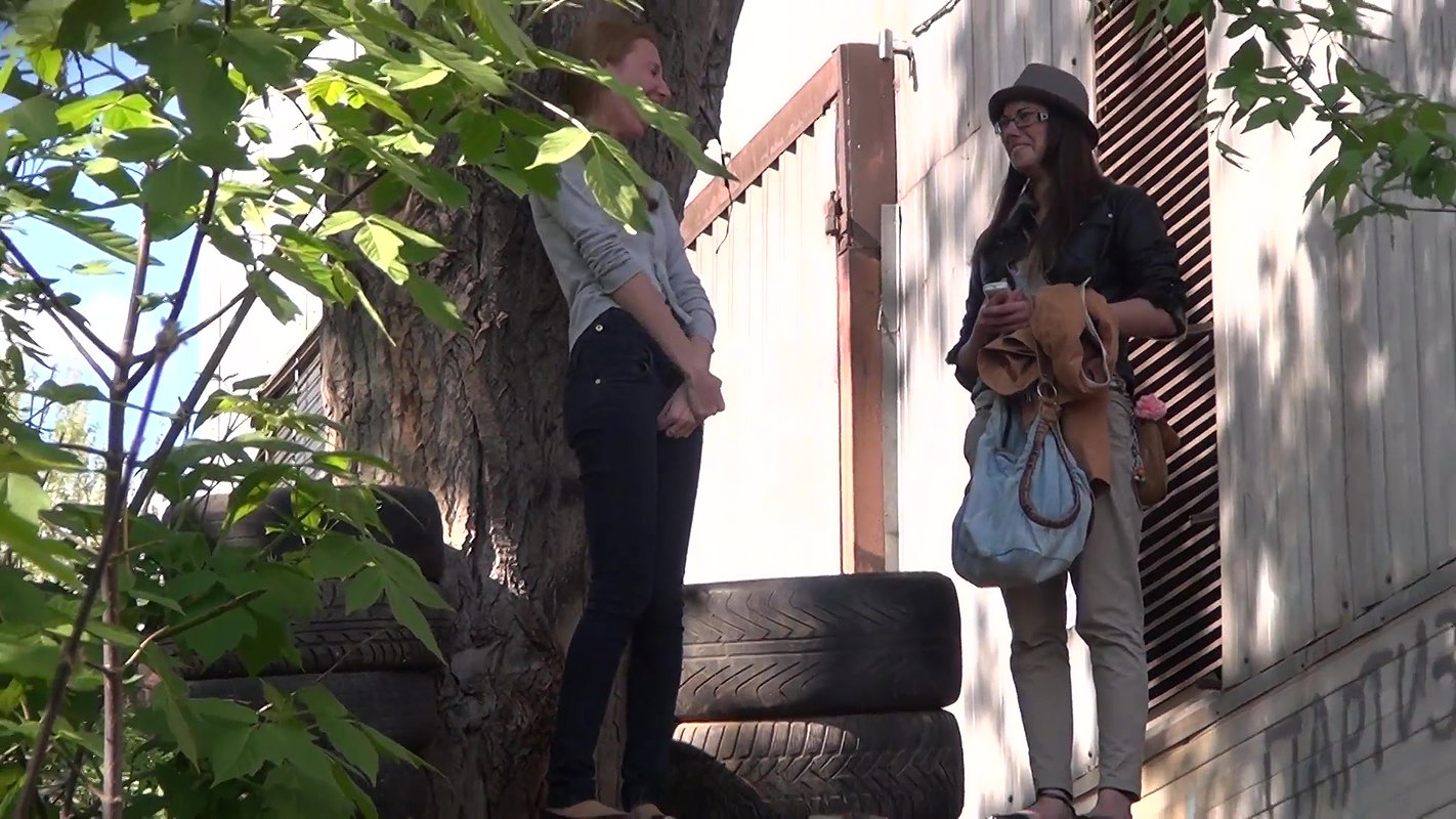 71Girls pee wh3pissing
