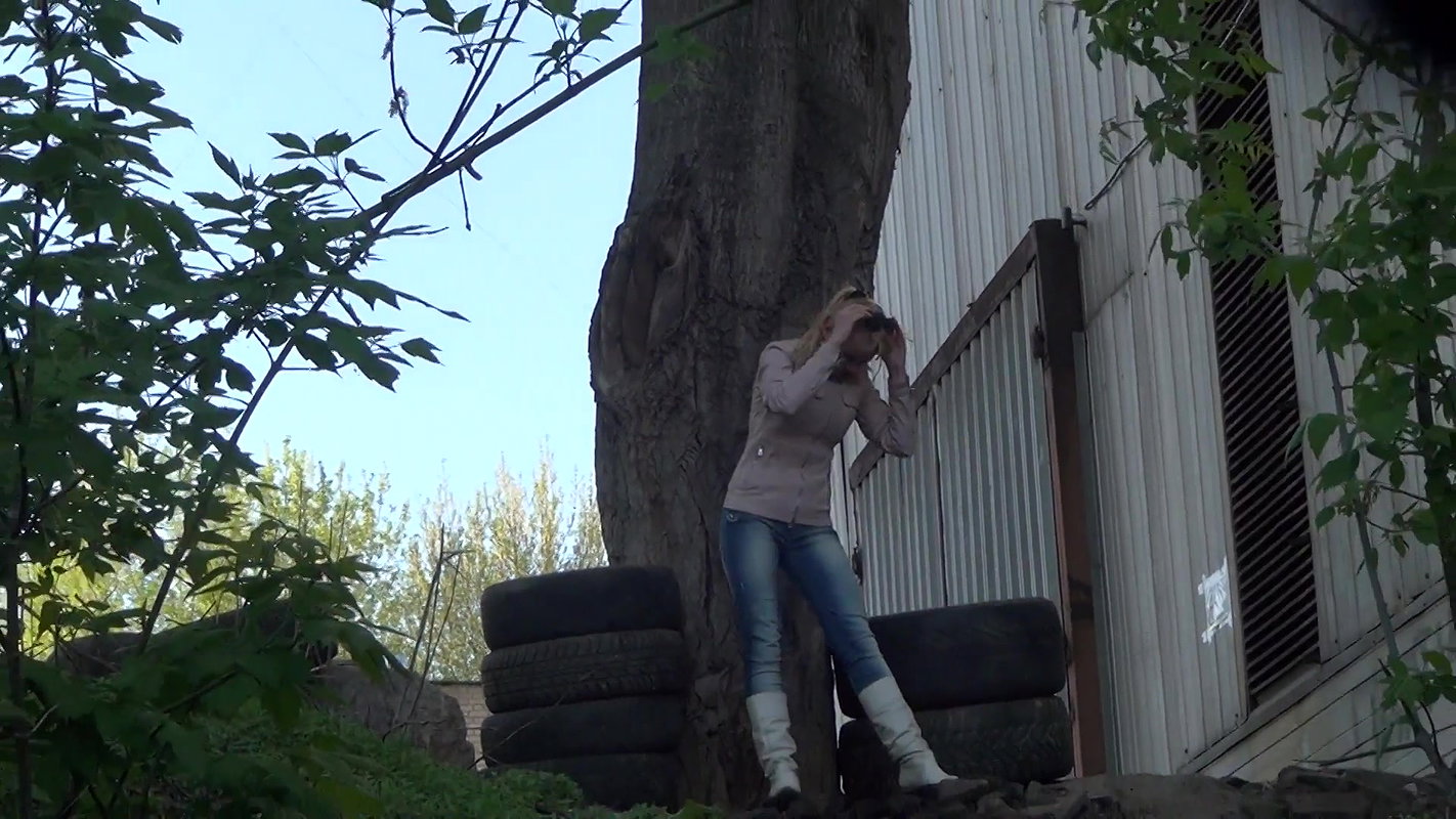 71Girls pee wh3pissing