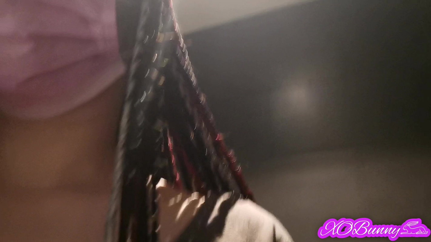 58Xobunnyxox No panties and pee in public