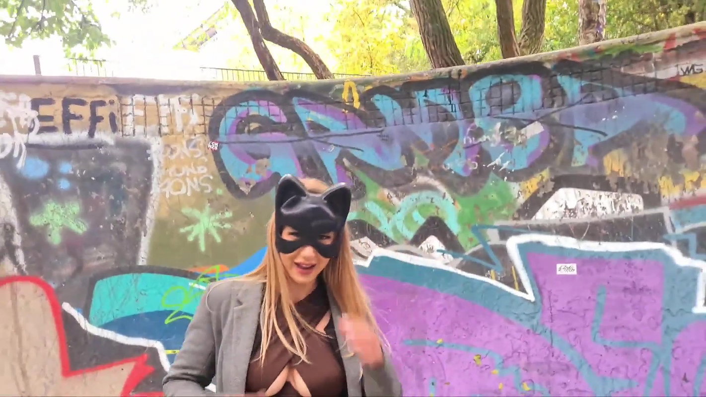 54NinaSkyOfficial Rote Flora Public Piss