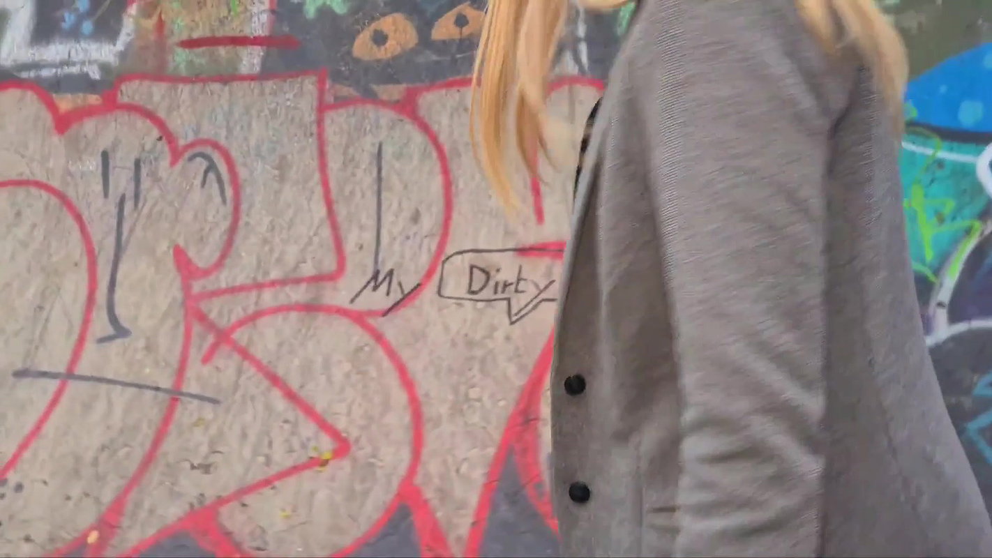 54NinaSkyOfficial Rote Flora Public Piss