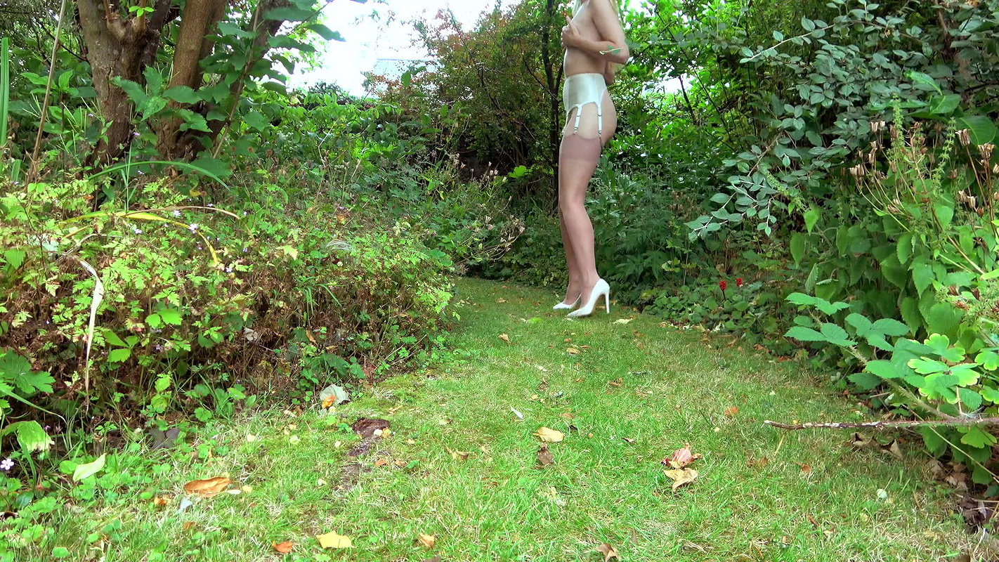 47Ariel Anderssen First ever garden pee