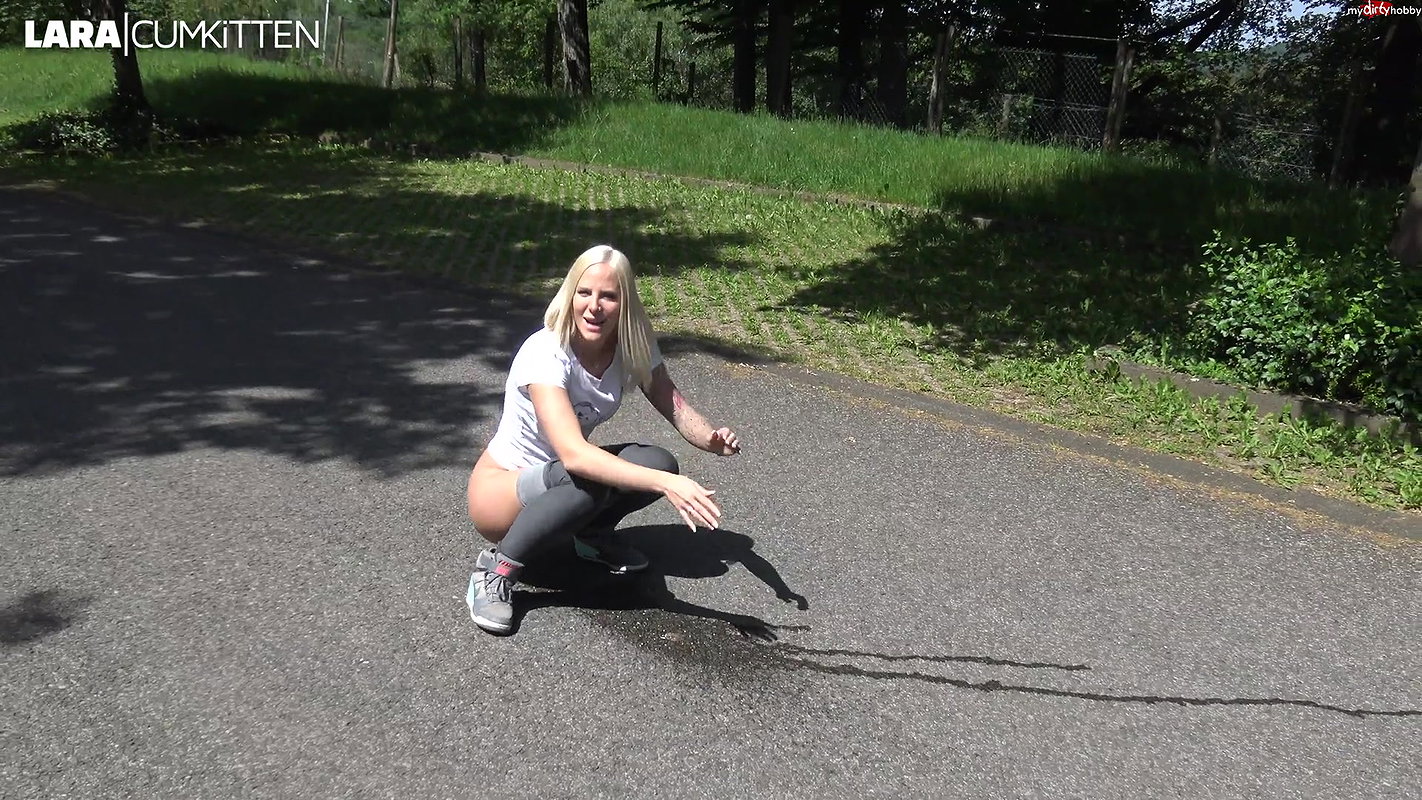 36Er will mein nasses Fotzchen lecken Public PISS