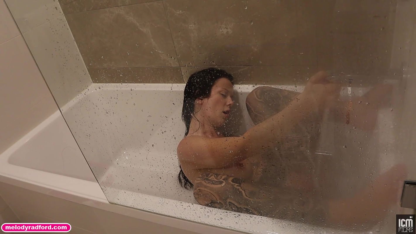 36BIG TIT Teen Squirting Cum Over 11 Times In a Row Fingering Herself In The Bath Melody Radford