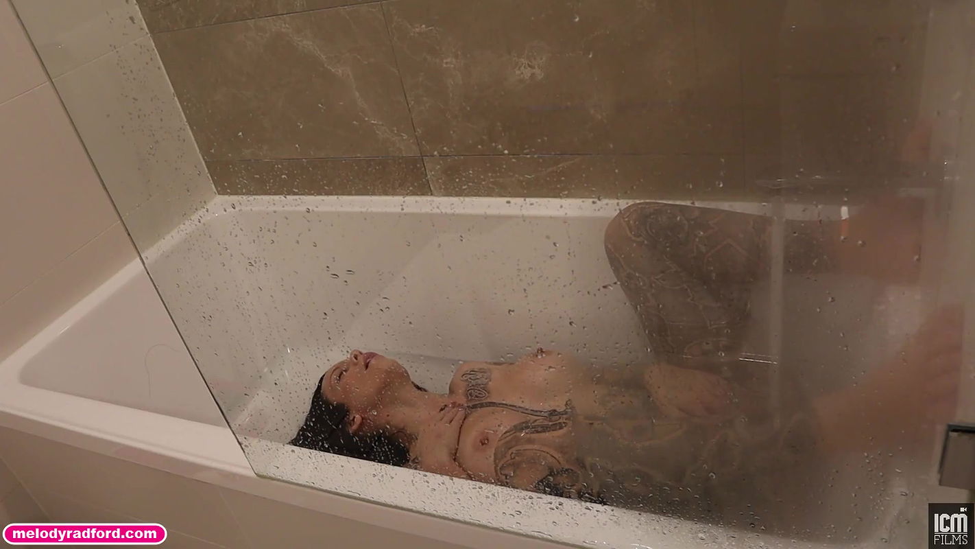 36BIG TIT Teen Squirting Cum Over 11 Times In a Row Fingering Herself In The Bath Melody Radford