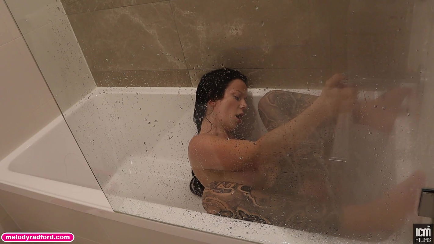 36BIG TIT Teen Squirting Cum Over 11 Times In a Row Fingering Herself In The Bath Melody Radford