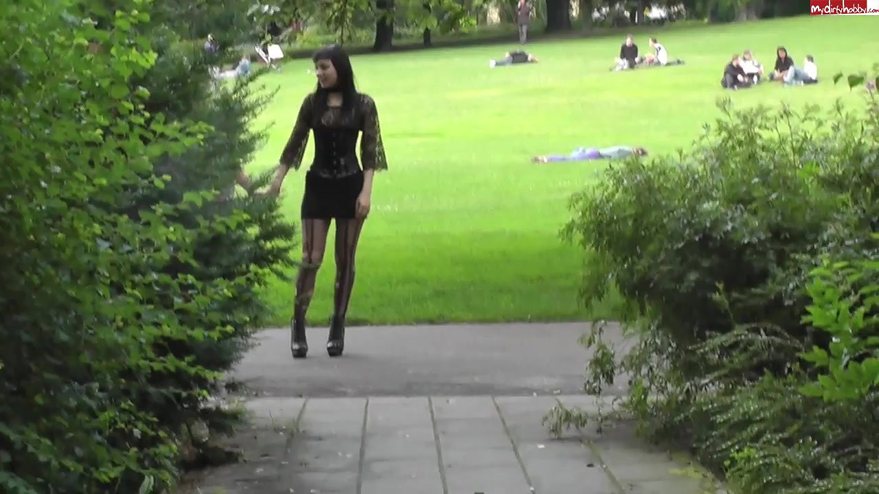 22LeahObscure 3 Schlampen Piss PUBLIC