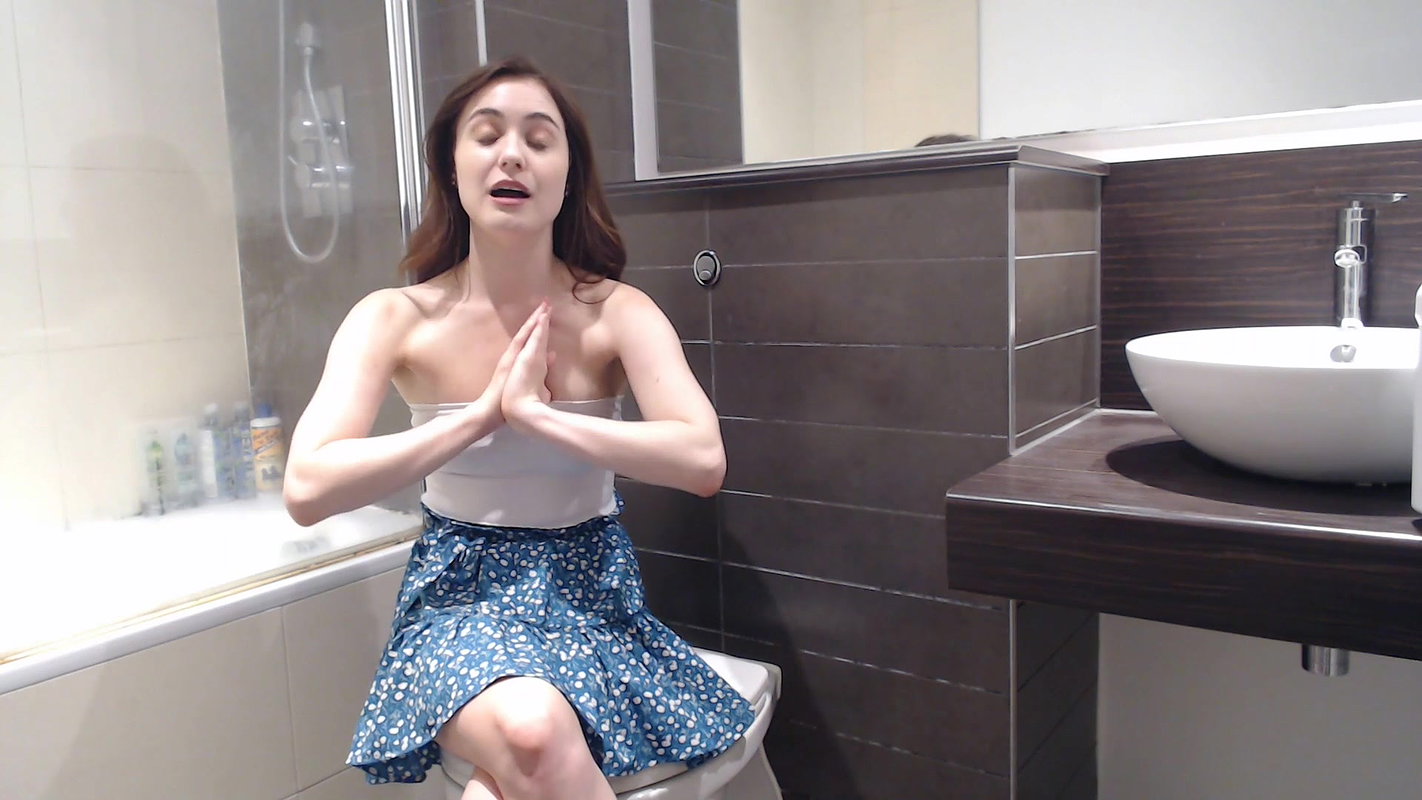 21Lola Rae UK loser toilet slave