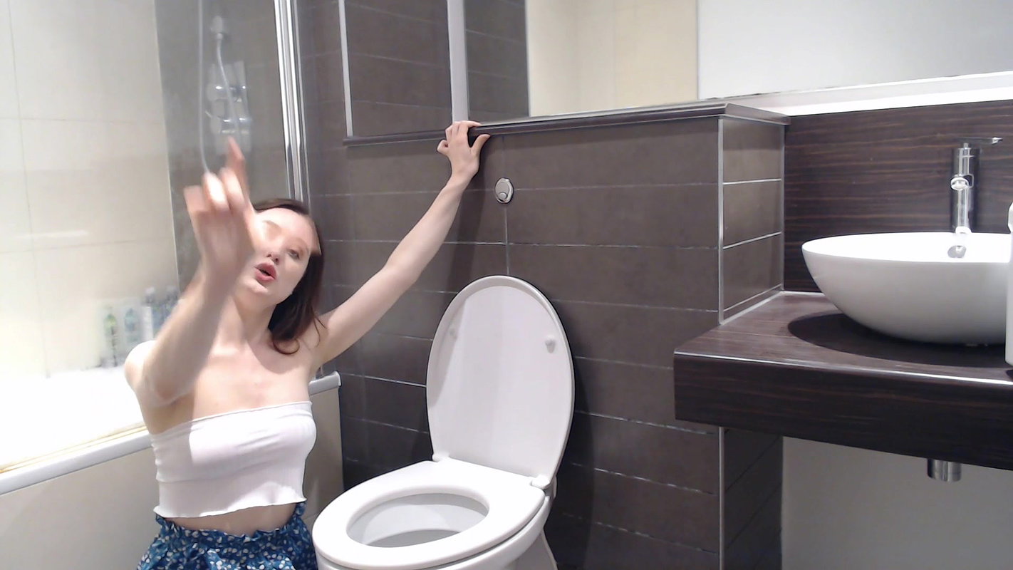 21Lola Rae UK loser toilet slave