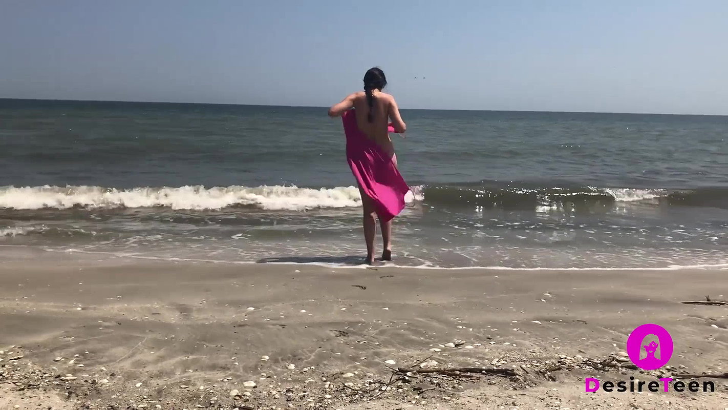 21DesireTeen Public Pee on Sea Side