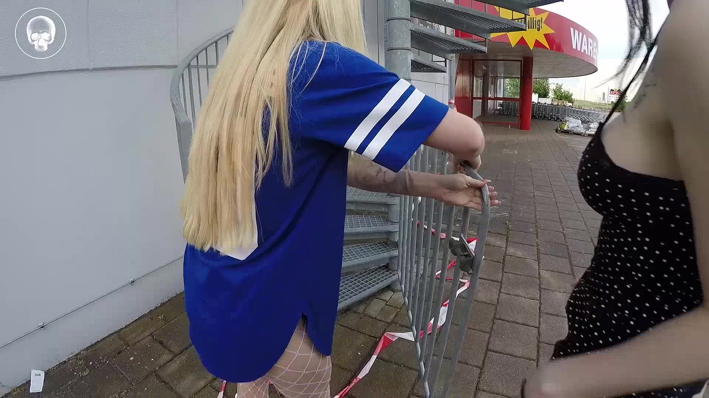 06LucyCat Public Piss Mit