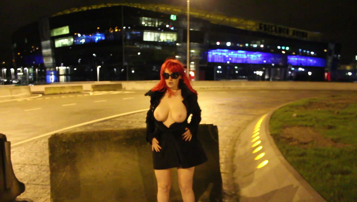 05Outdoor Party Pissing