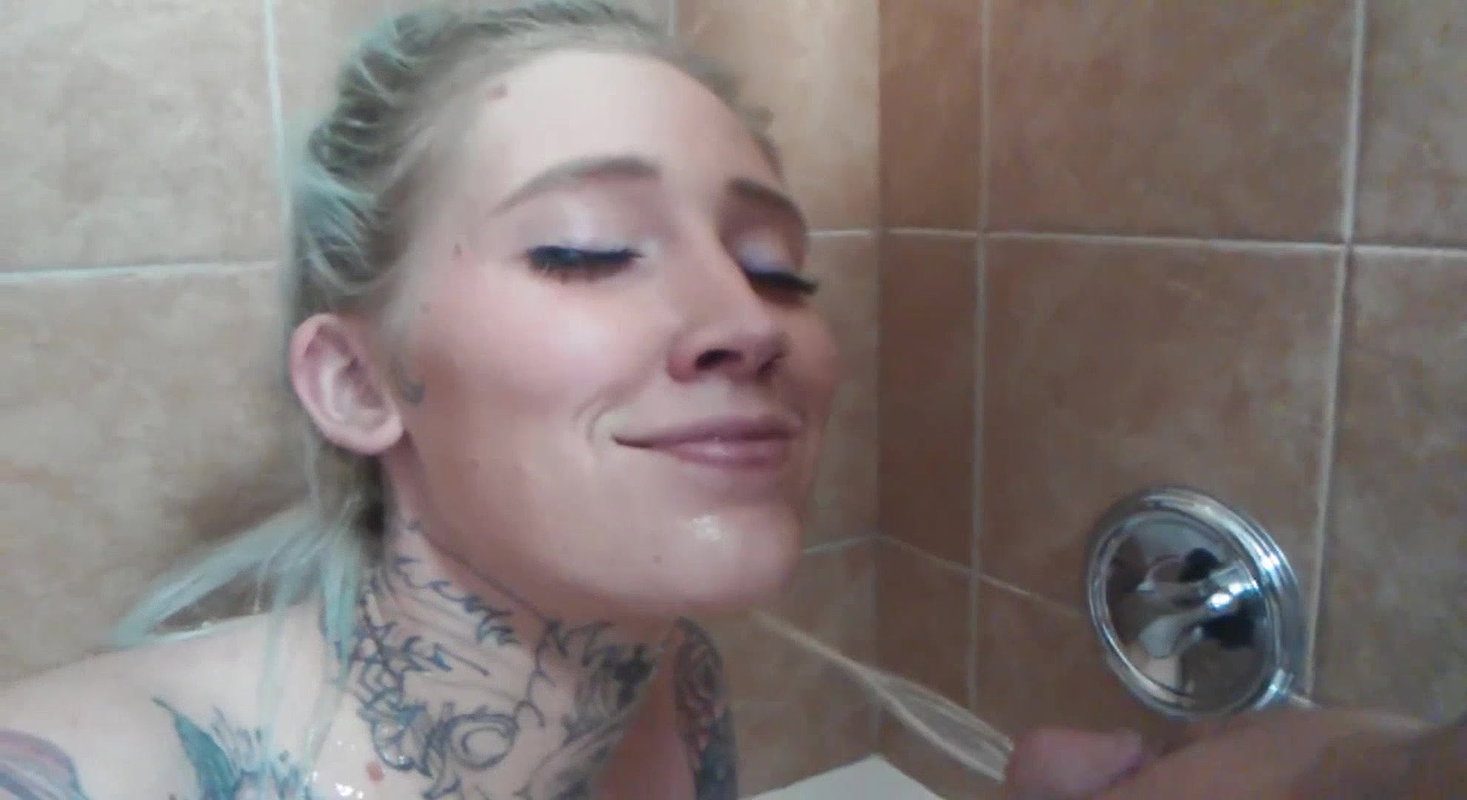 02Vayda Baby Couple pisses on each other then fucks hard