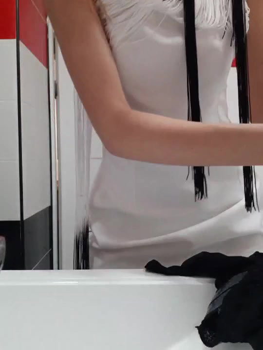 00SexxModel Pissing russian girl