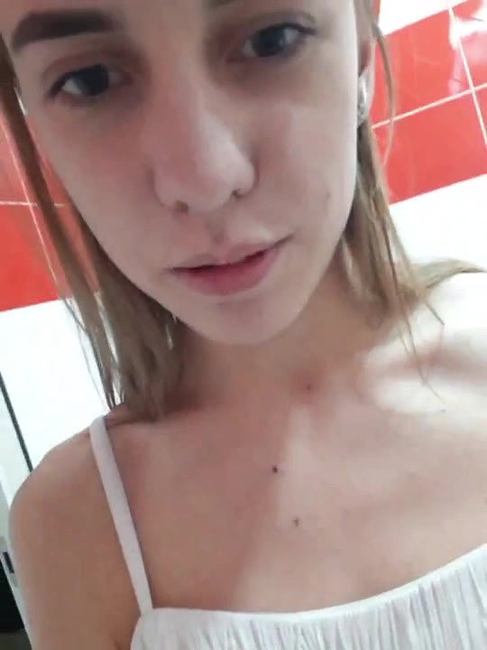 00SexxModel Pissing russian girl