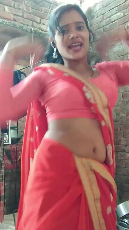 Youtuber M pinki show boobs in chamet