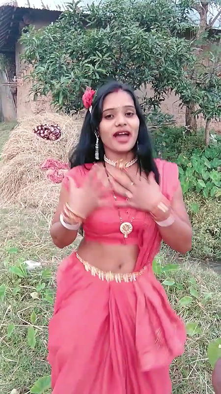 Youtuber M pinki show boobs in chamet