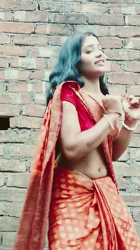 Youtuber M pinki show boobs in chamet