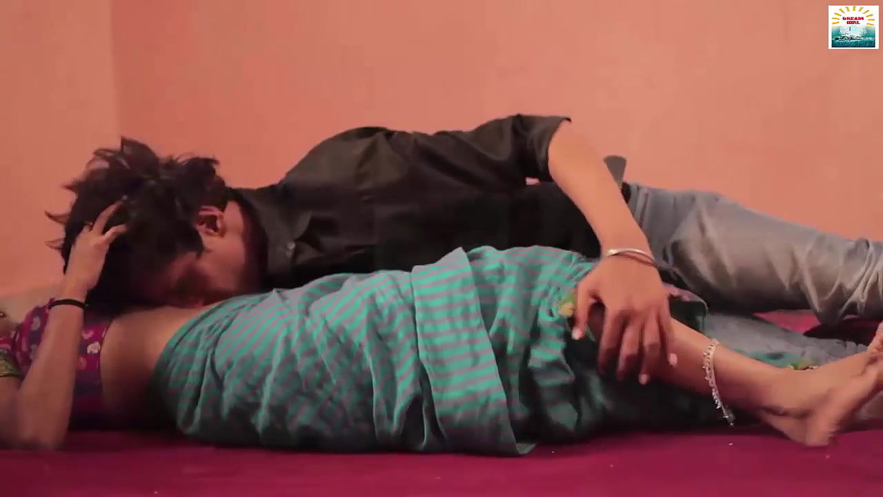 indian house wife pallavi hot romance with plumber (2)