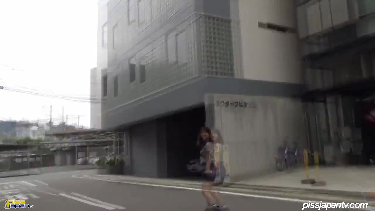 74128ker Girl Needs a Piss