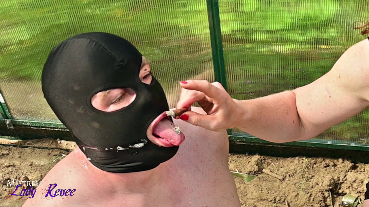 79MISTRESS LADY RENEE PISSING IN THE ASHTRAY