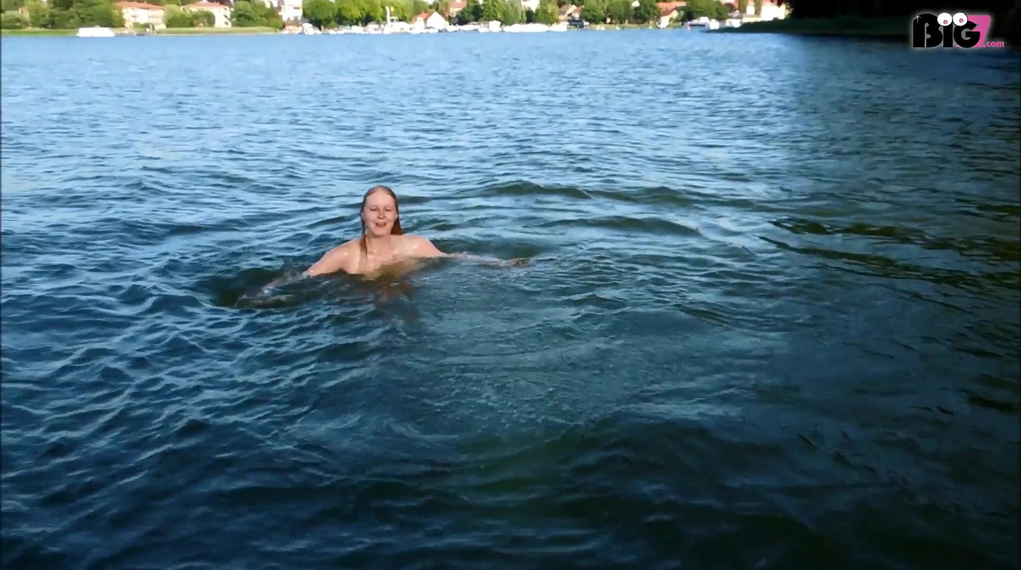 51147m Motorboot in den See gepisst