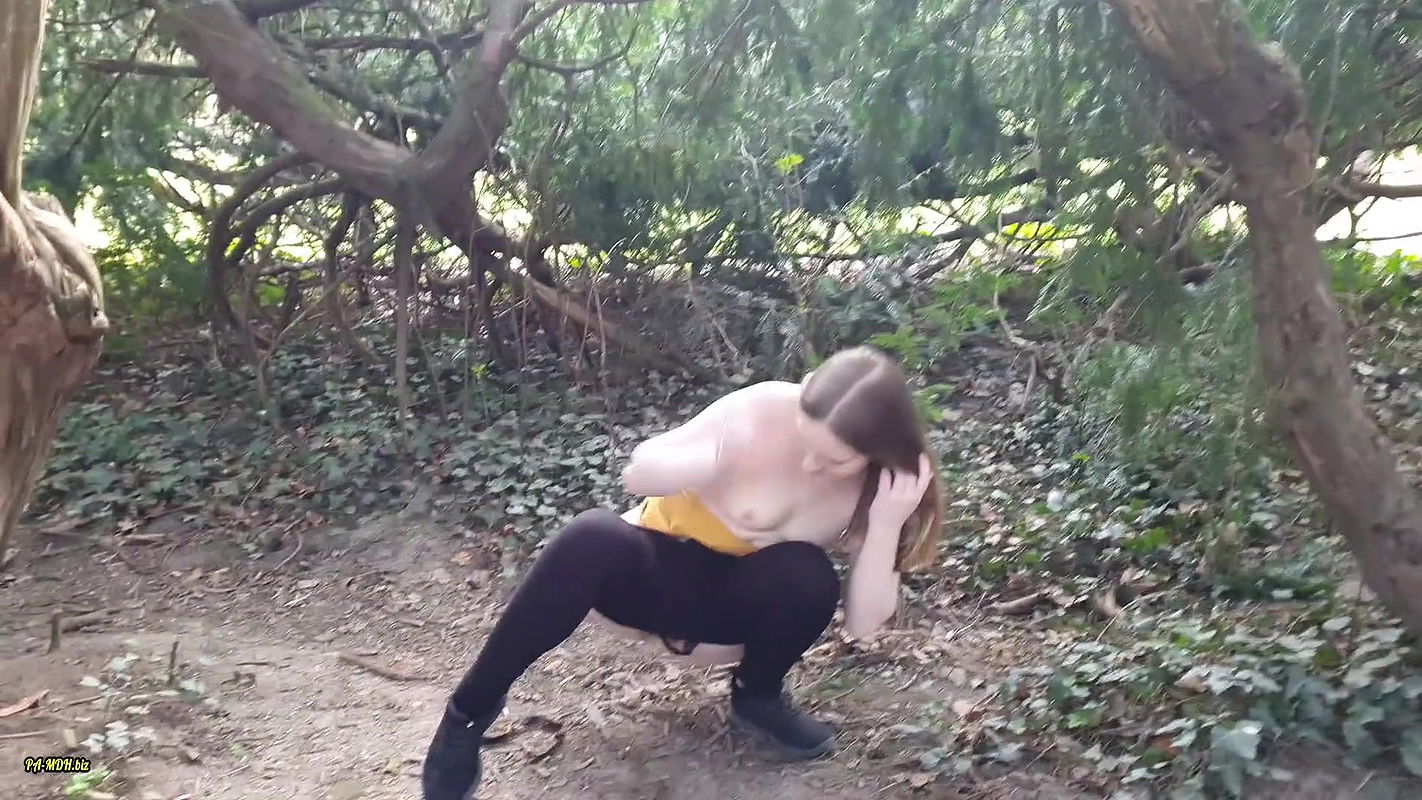 vlyLuna Mega riskante Pissaktion im Park