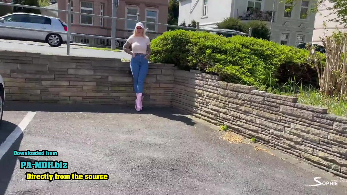 vil sophie Heftig und verdorben Geil vor dem Strassenverlehramt in die Jeans eingenaesst