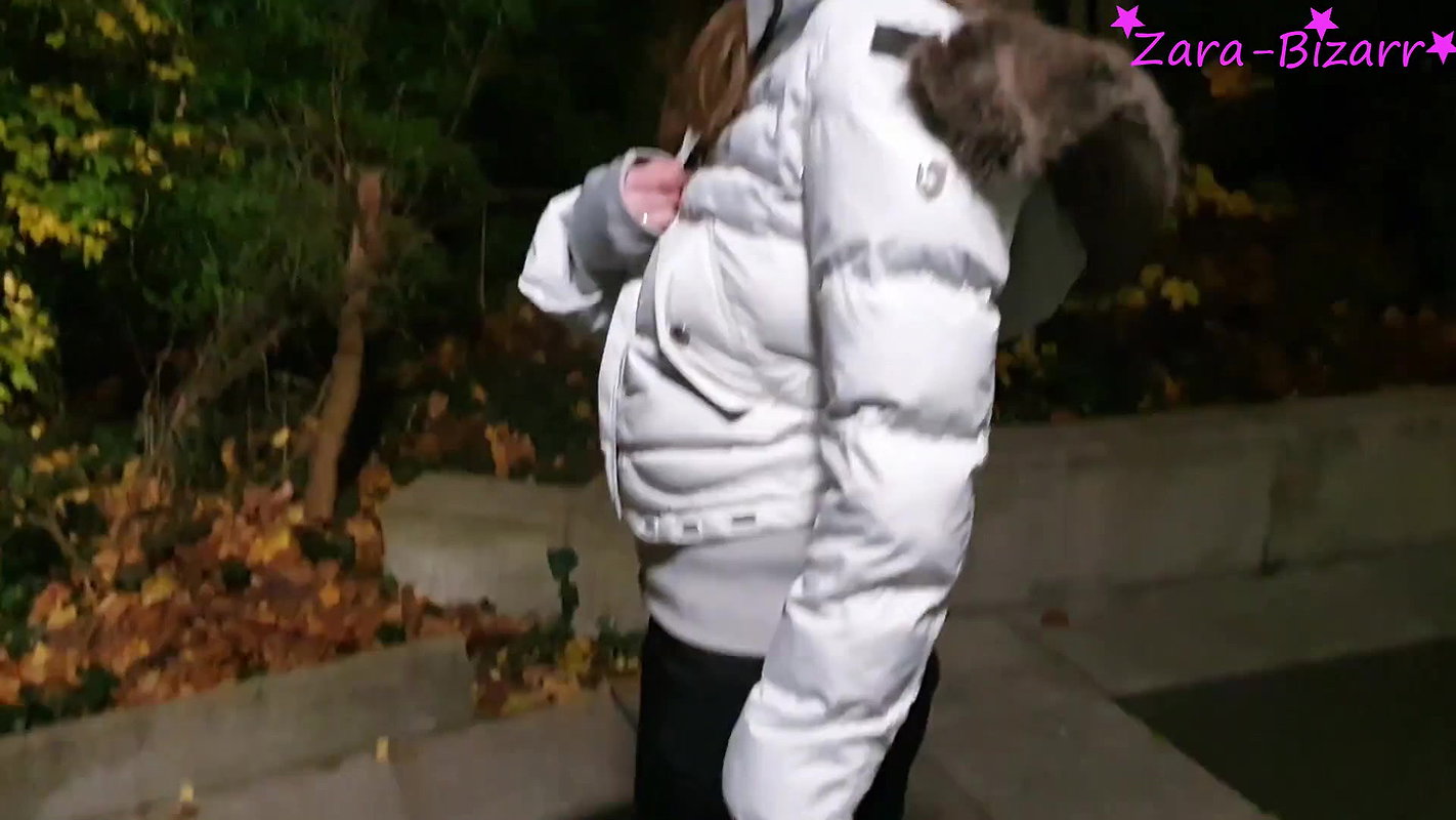 ra Bizarr Pipipause Beim Nachtspaziergang