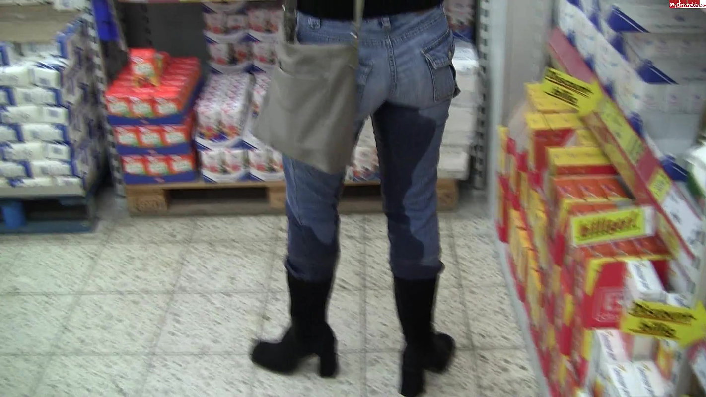 neDD28 Jeanspiss in der Einkaufshalle