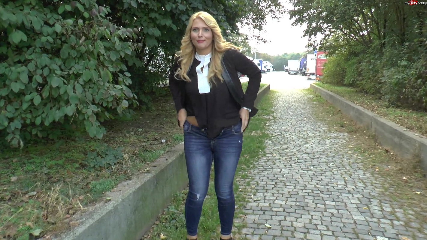 janaYoung Dreister Autobahn Piss