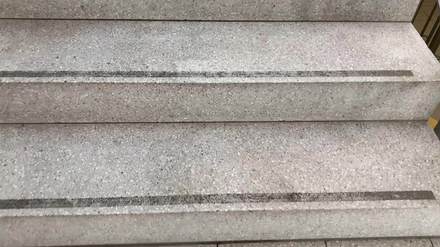 Devil Sophie Wet in white jeans before departure at the airport