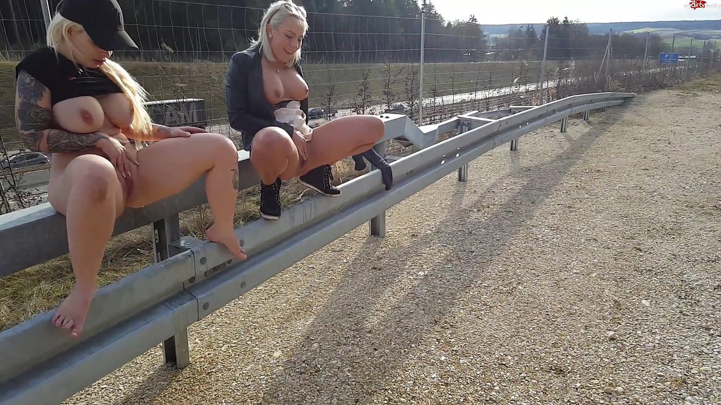 22072andal   Pissing on the highway
