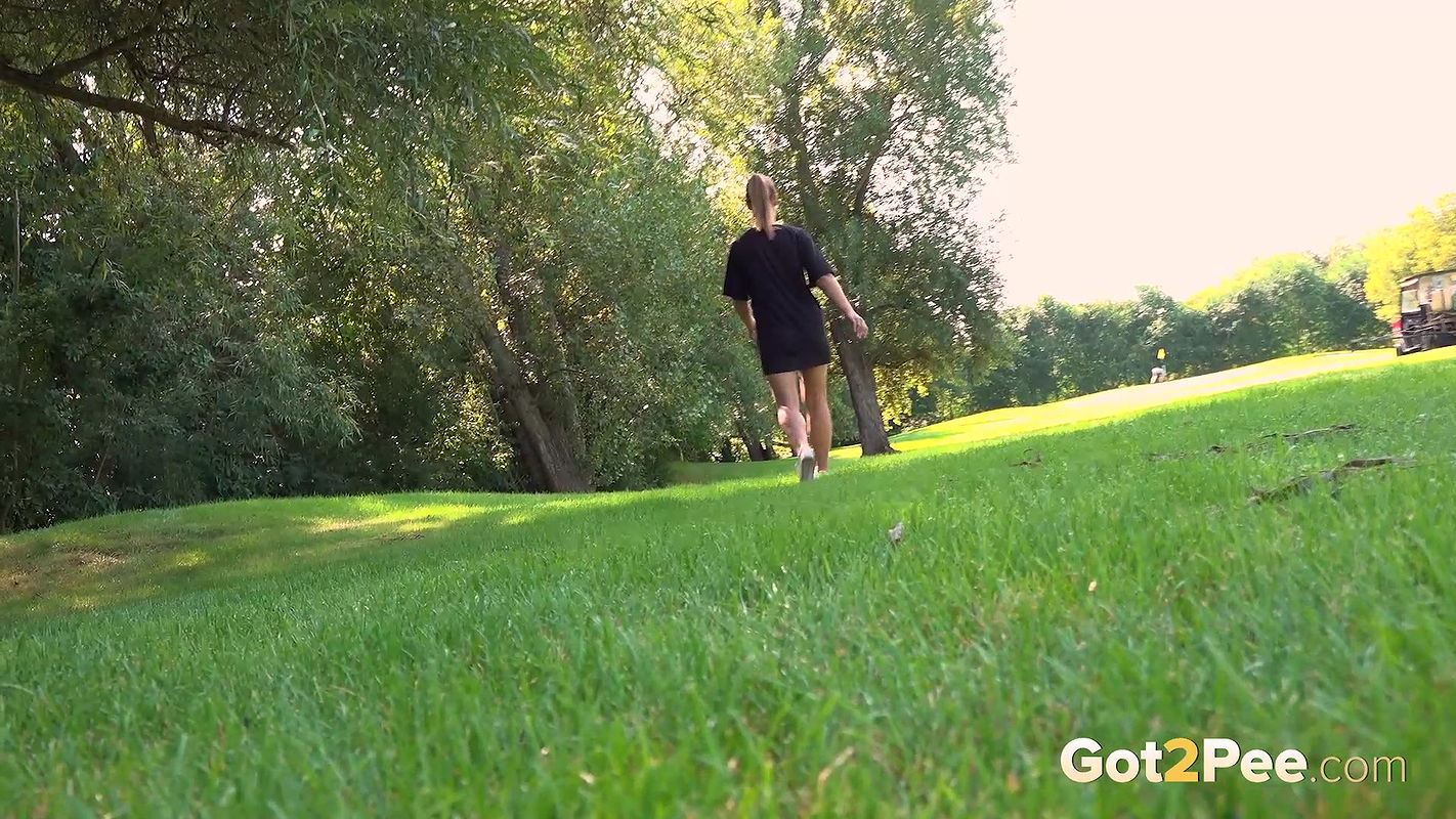00Blonde Girl Pissing In A Busy Park