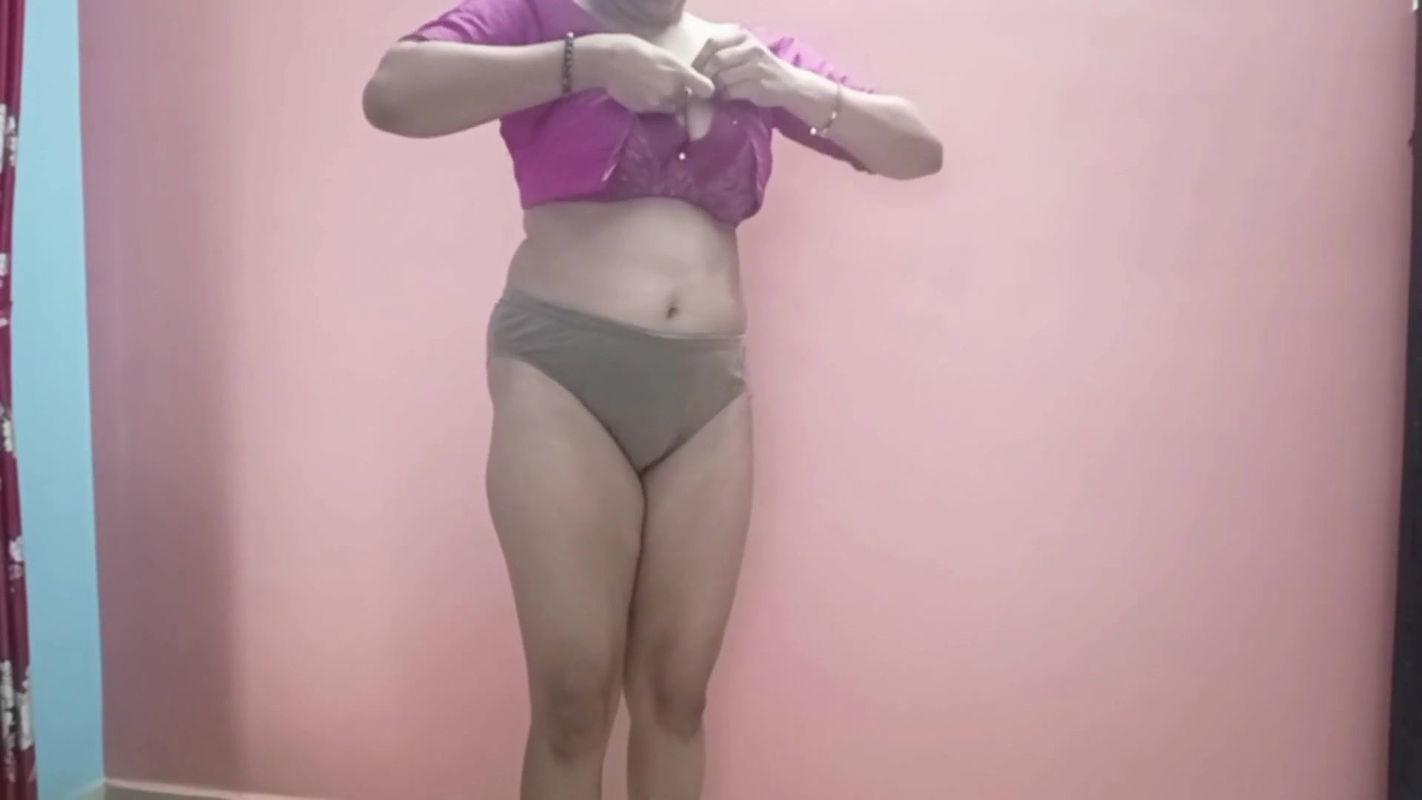Indian MILF Pallavi in Bra– Masturbating Alone with Big Natural Tits & Dirty Talk Homemade