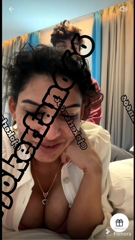 Couple exclusive live