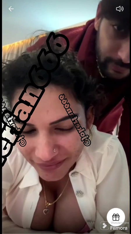 Couple exclusive live