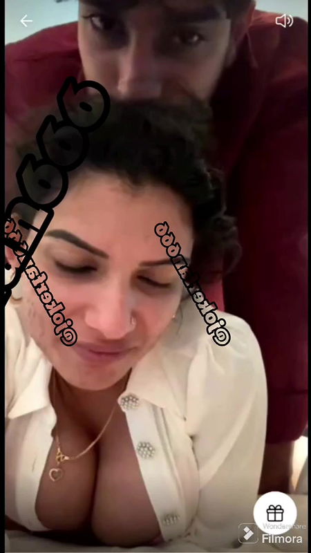 Couple exclusive live