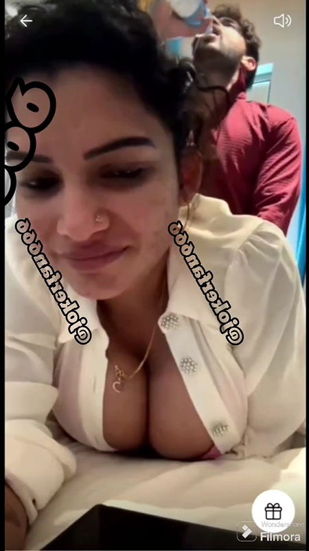 Couple exclusive live