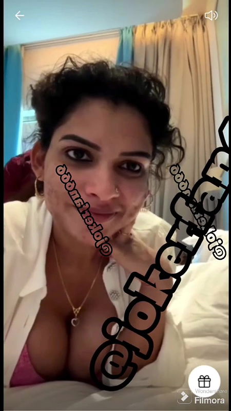 Couple exclusive live