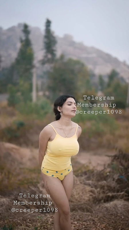 Reshmi out door nude self boobs pussy massage