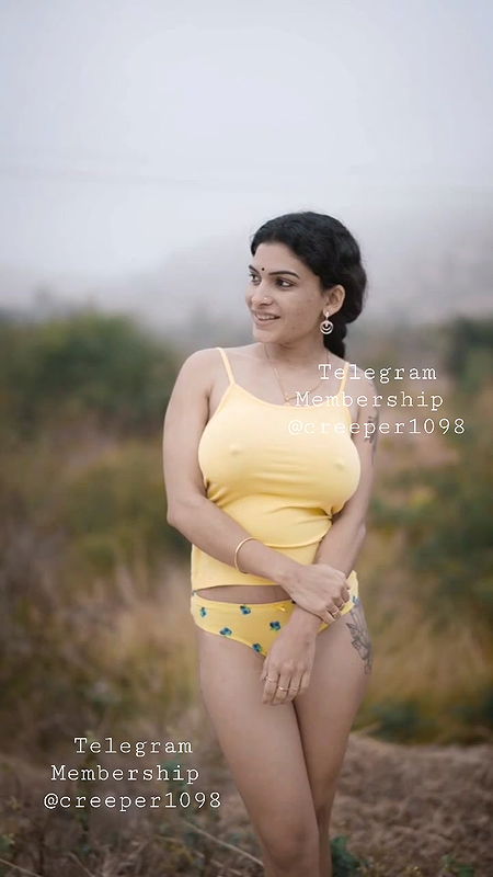 Reshmi out door nude self boobs pussy massage