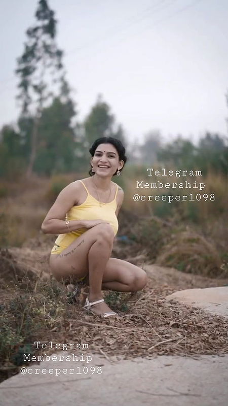 Reshmi out door nude self boobs pussy massage