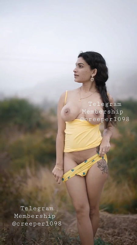 Reshmi out door nude self boobs pussy massage