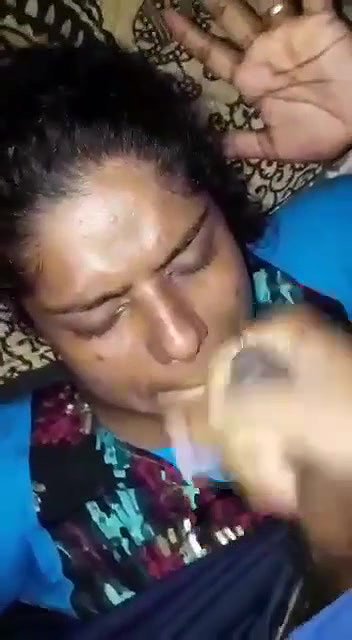 Taking cumshot on face