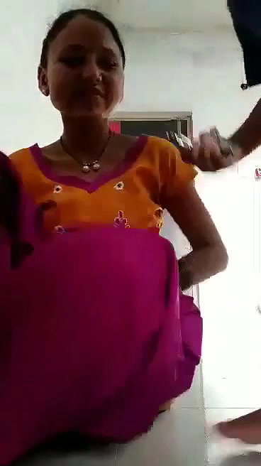 Desi Bhabhi Shows her Pussy